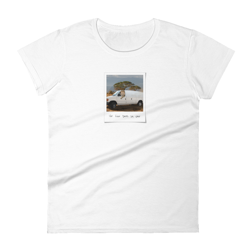 T-shirt femme - Un lion dans sa van